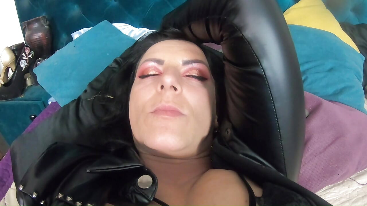 Horny MILF Dirty Talk. Pussy Worship, Toy Licking and Lesbian Fantasy