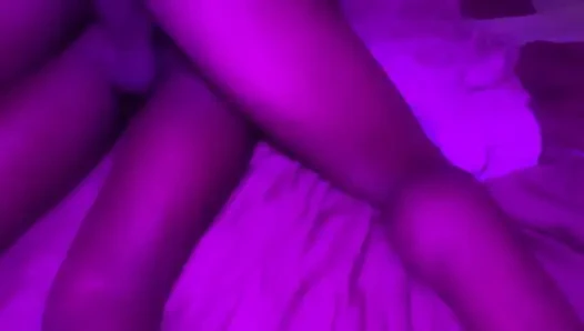 Чувственный момент горячей чернокожей крошки со спины и сбоку