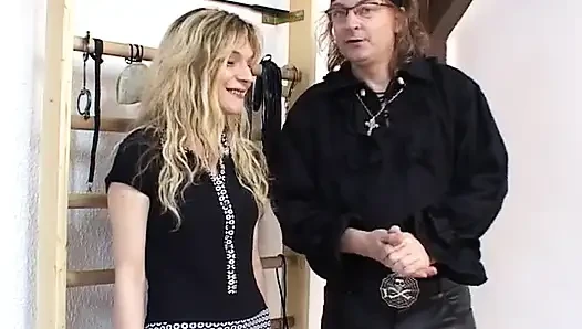 Mathilde penurut di ruangan casting