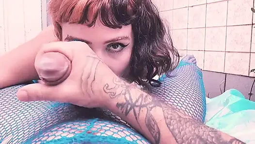 Pasangan Yang Bertemu Di Karnaval Akhirnya Berhubungan Seks Di Sudut Pertama Yang Mereka Temukan