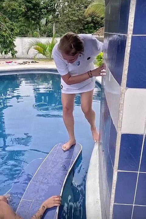 The Stepmother Caught Her Stepdaughter Playing with a Dildo in the Pool and Masturbated Her Until She Squirts.