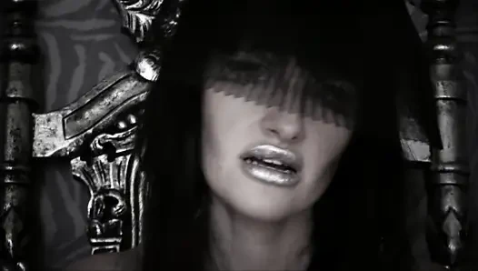 The fascinatrix...