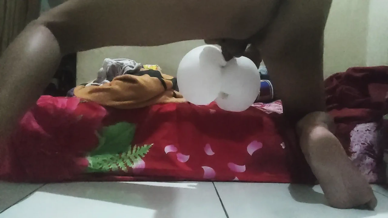 Muscular Man 8 minutes, when it comes out, it squirts a lot