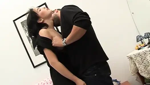 Loredana nyepong kontol saudara tirinya