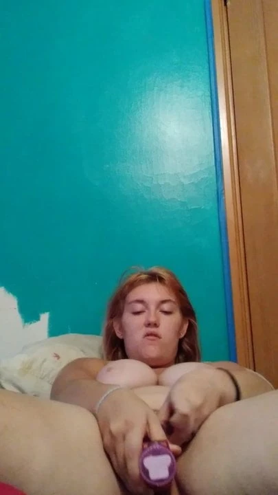 Whits girl masturbating