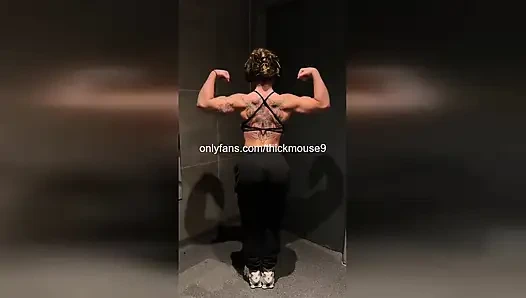 Pamer memek tidak sengaja usia 18 tahun selama livestream