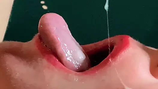 Sünneti: Büyük miktarda spermden öğürüyor, boğazından aşağı iniyor yakın çekim