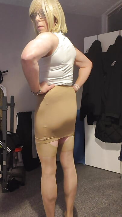 Suknja ispupčena bez gaćica