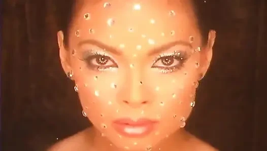 Tera Patrick'in yer aldığı elmas yüz bisiklet siyah iç çamaşırı fotoğraf çekimi
