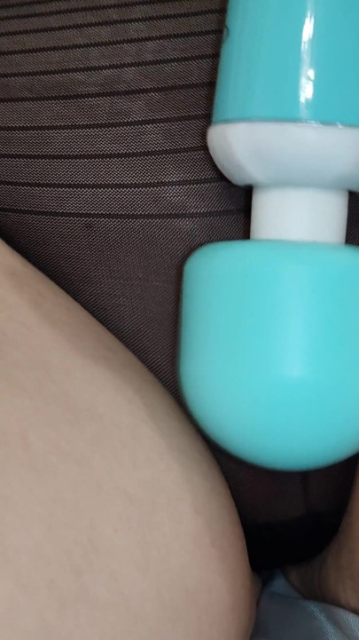 The vibrator is so powerful that I cum three times in a row without stopping. | Clip 1
