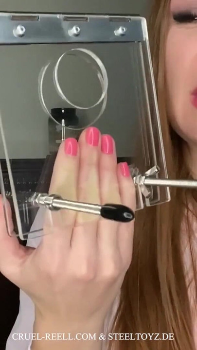 Moramo podeliti trenutak od "Okrutni Reell i Steeltoyz prisutni: The Acrylic Ball Press - ekstremna CBT iskustva"