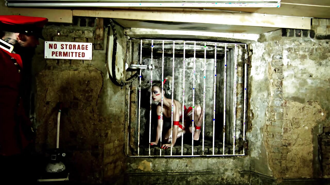 Tetona francesa bdsm puta follada duro en el calabozo