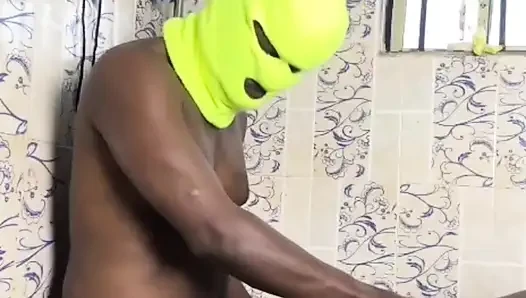 Tuvalette kabaca yakalandı