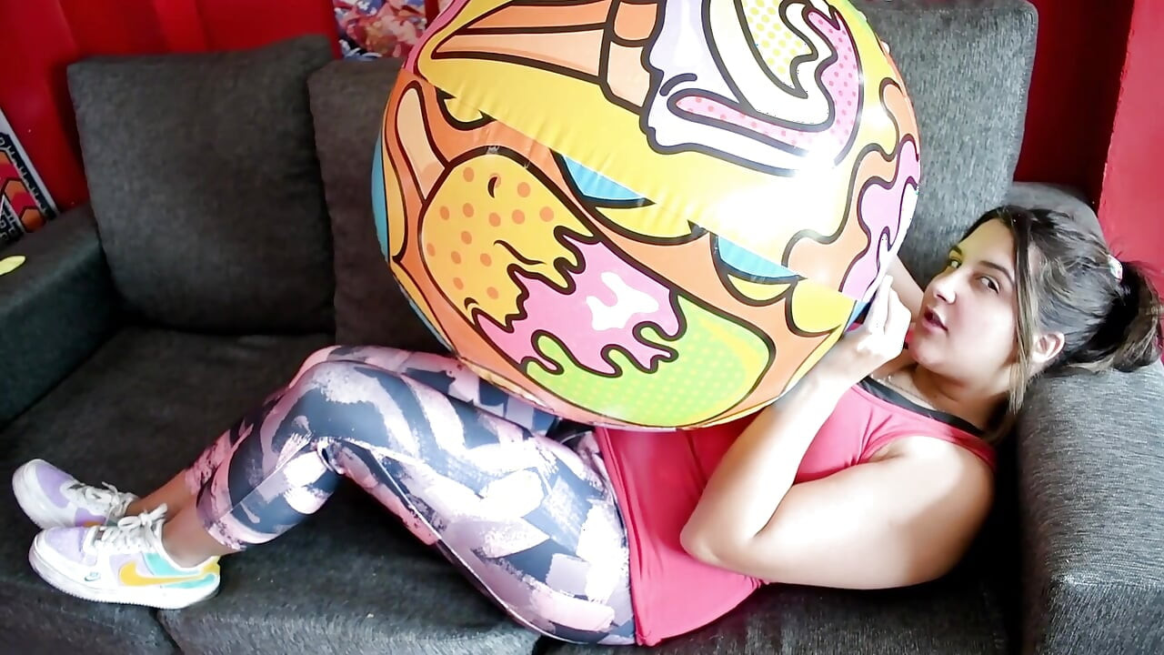 Jízda a deflate plážový míč s legínami - Bunny Looner