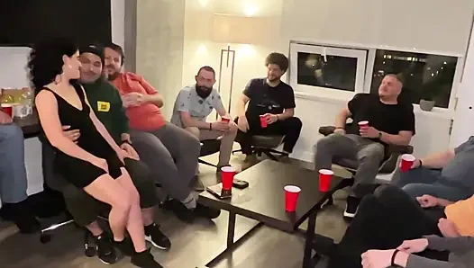 16 adam grup seks sürtük Vanessa Cliff - Cliff Media Productions