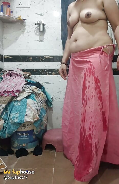 Priya bhabi bonito culona en video de baño
