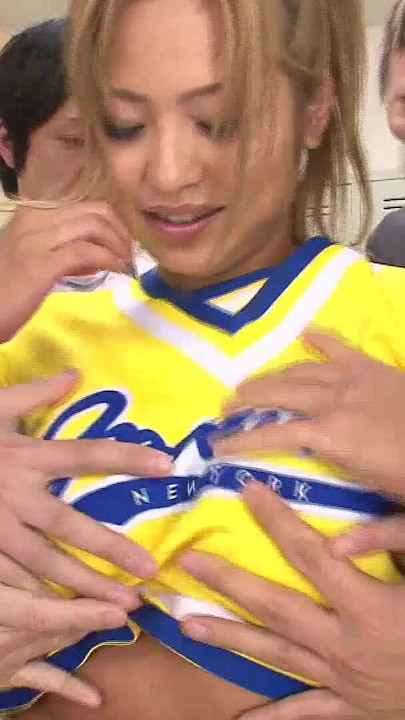 Jaw-dropping moment from "Asiatische Cheerleaderin laesst sich in der Umkleide von Ihren Lehrern ficken"