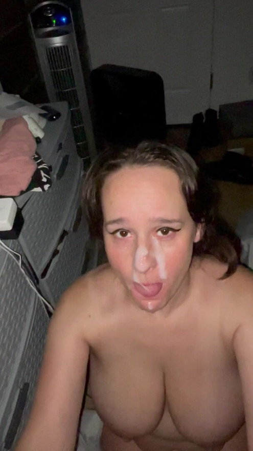 Sexy Wife gets a massive facial