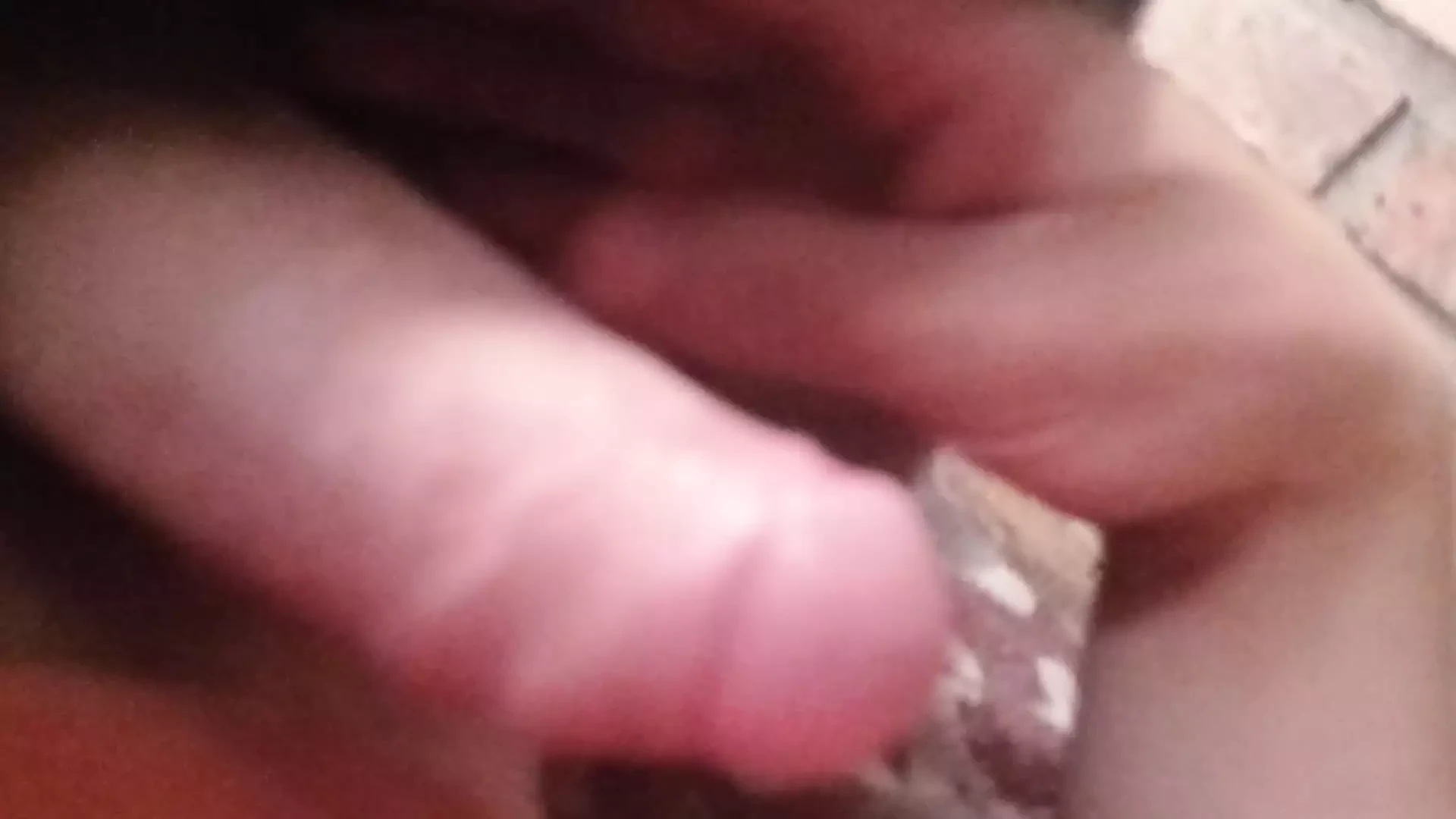 Eerste keer anale seks met veel speeltjes en sperma