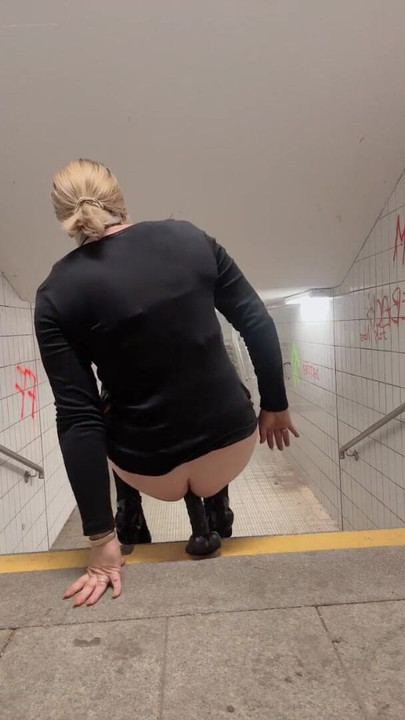 Epski trenutak iz "Sissy jaše dildo vani"