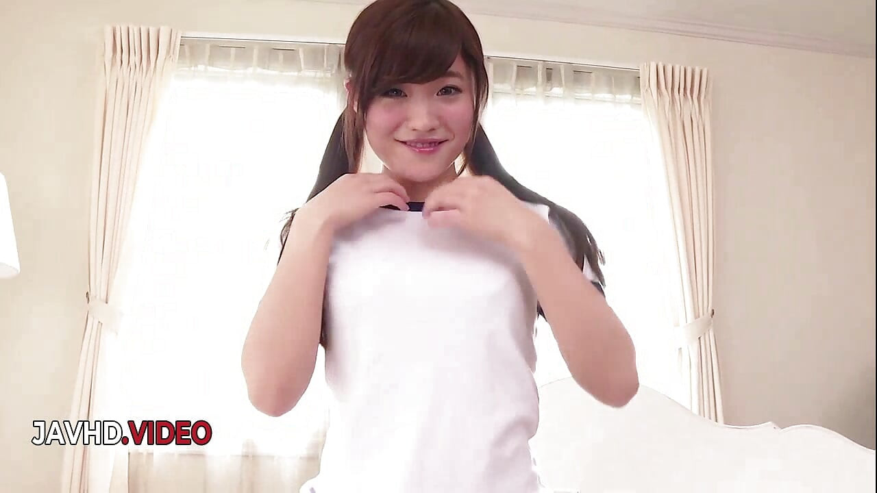 Mlada zavodljiva azijska hina Makimura istražuje intenzivne strasti sa ogromnim veličinama