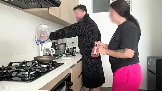 кухня с латинскими сисечками, часть 1