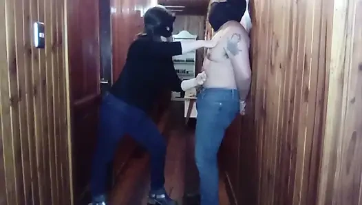 Удар в стену