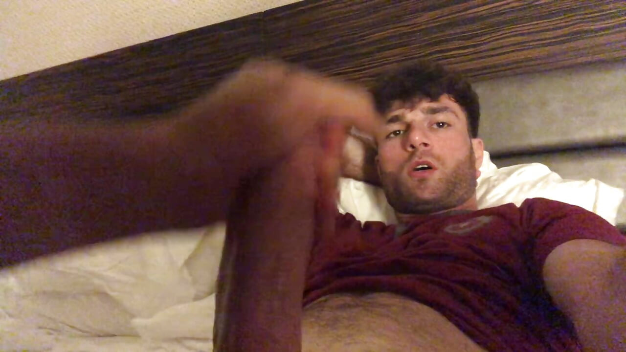 Casal com benefícios beija e se masturba juntos