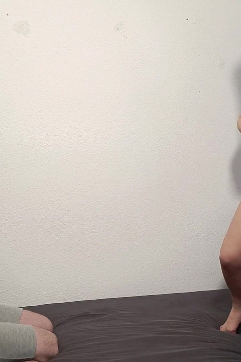 Dominantes Bikini Ballbusting