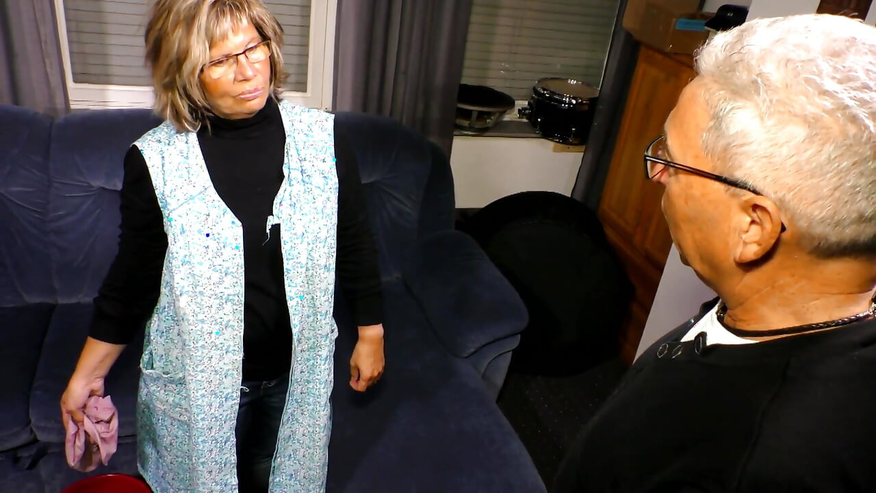Sexy older mature gets fucked hard in her big ass on the couch