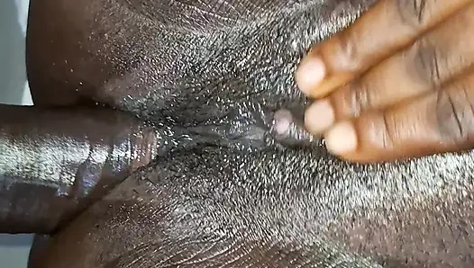 Jeder große schwanz passt in meinen kleinen jungfräulichen arsch