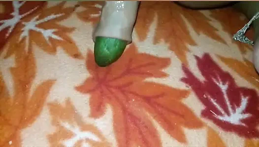 Savita Бхабхи трахнули, вставив силиконовый огурец в ее киску.