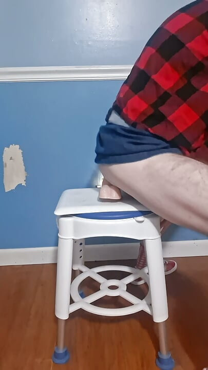 Sentada no meu amigo