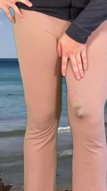 Snažan trenutak iz "Ogroman kurac shemale sperma na plaži"