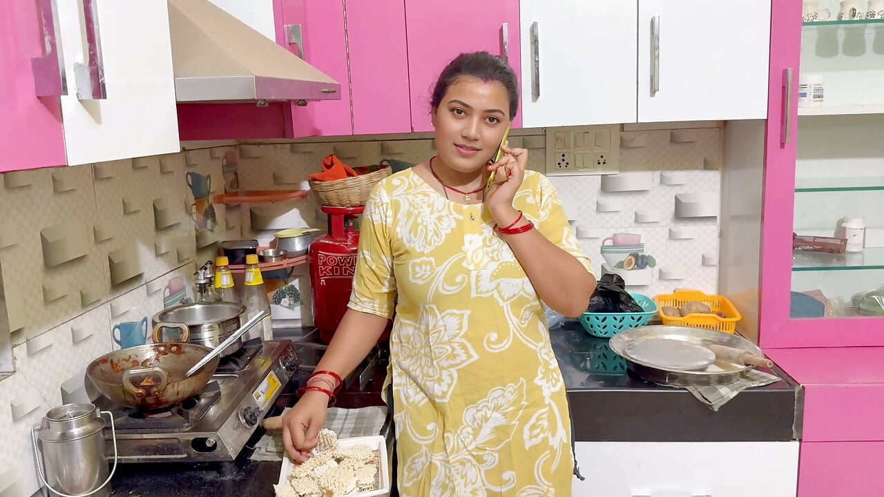 Minha meia-irmã mais jovem acidentalmente me enviou sua foto nua, eu aproveitei e fodi minha meia-irmã, vídeo viral hindi completo