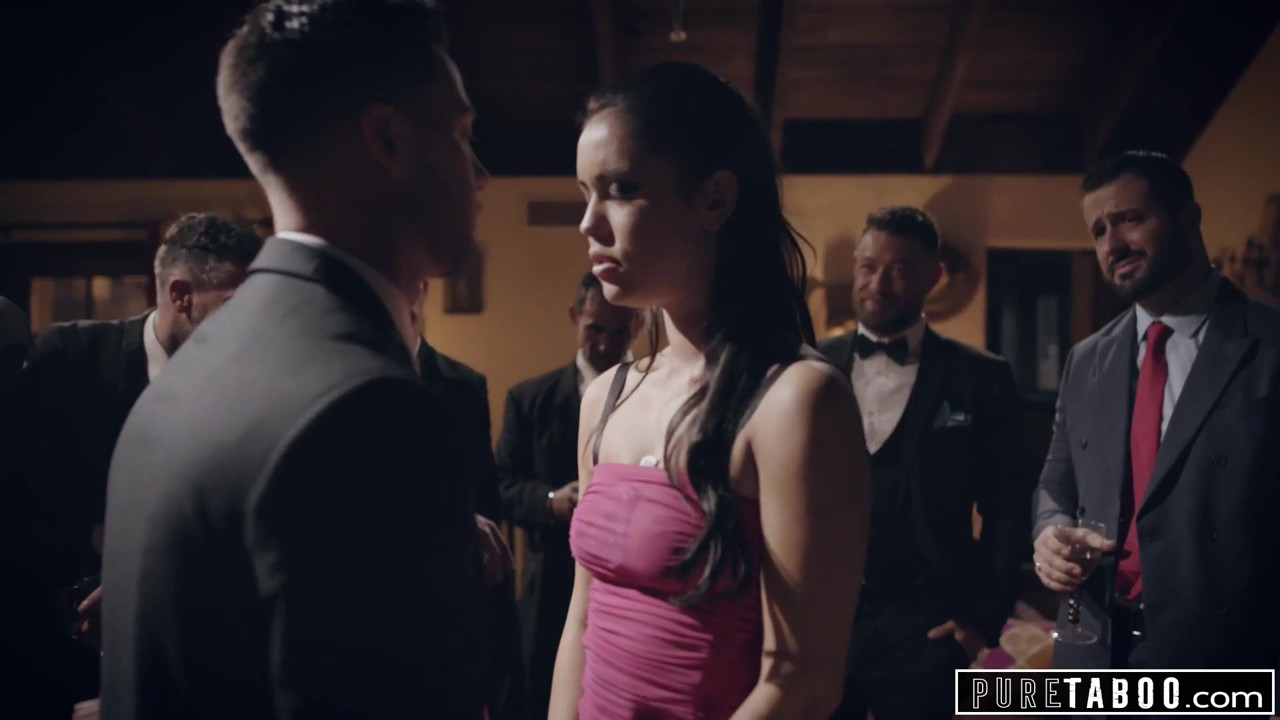 純粋なタブー痴女がビジネスマンに屈辱-公共ファック