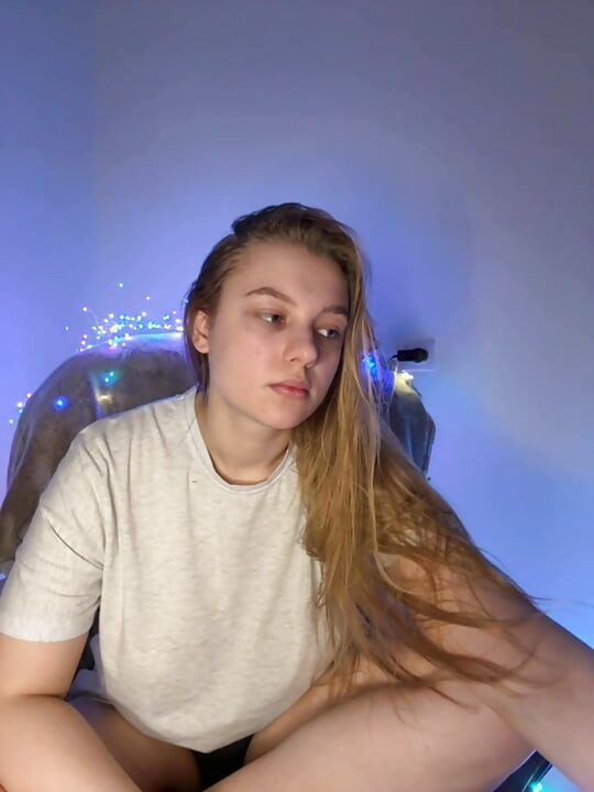 Extreme fingering in a narrow pussy