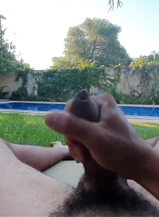 I Love to Cum in My Pool