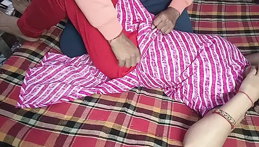 Tannu si kakak ipar india nyepong kontol abang iparnya dan lanjut memuaskan dahaga memeknya.