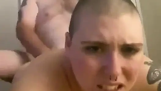 Rebecca curves lagi asik bersenang-senang sampai merem melek