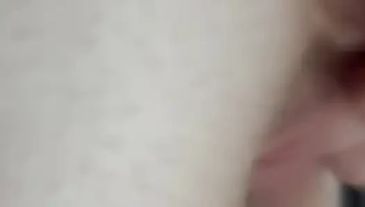 Облизывая, пока не кончит. Я даю им распылить в конце, чтобы быстро попробовать