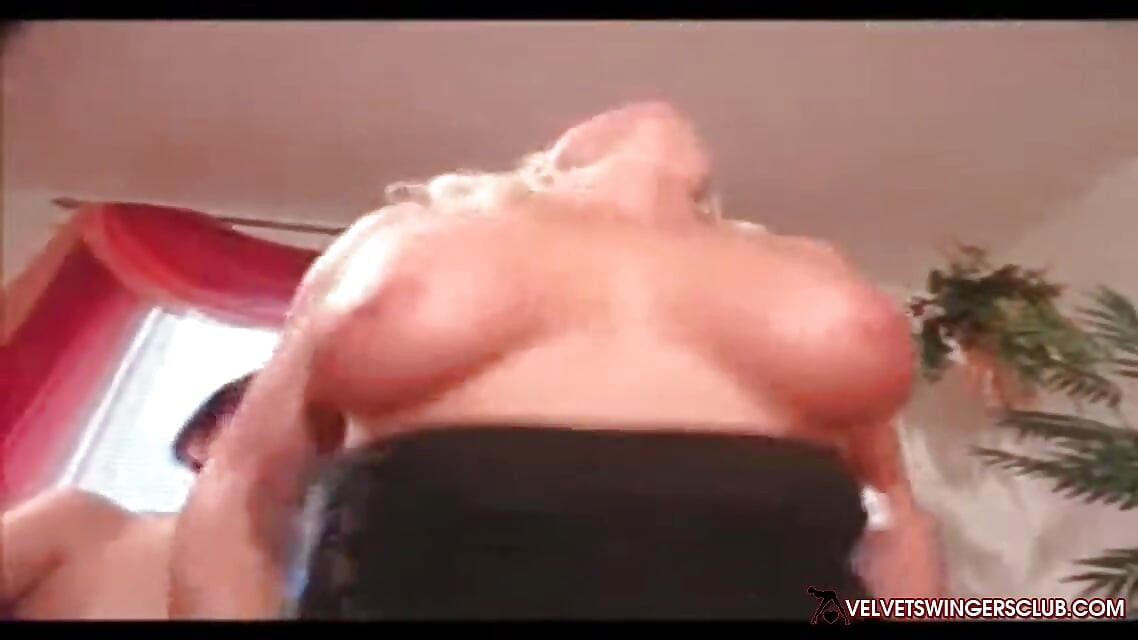 ปาร์ตี้ส่วนตัวของคลับสวิงกิ้งกํามะหยี่