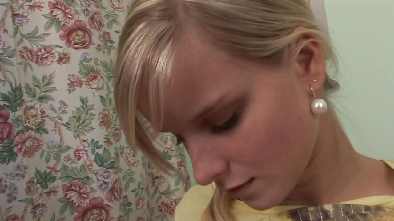 Horny girl enjoys a pussy lick before riding the hard cock in the sofa