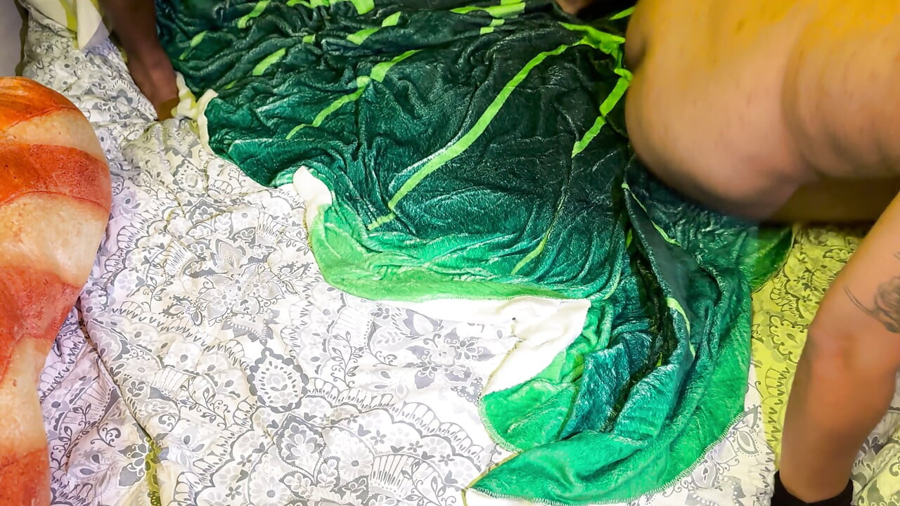 Спільна дівчина з 2 великими чорними членами