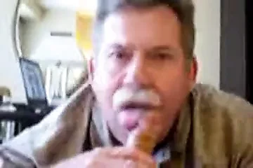 Schnurrbart, Papi-Bär Blowjob