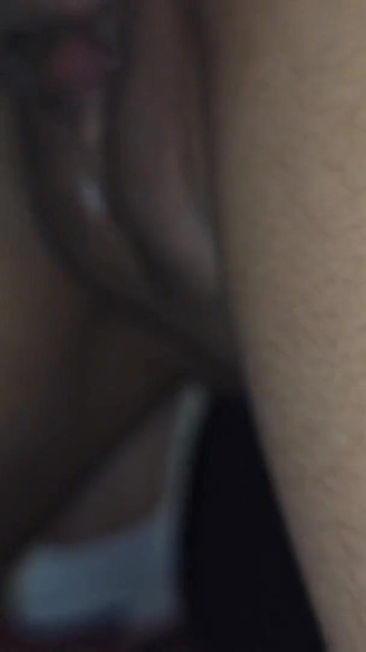 EMMA'NıN SU SıZıNTıSı VAR VE TESISATÇı YARAĞıYLA KAPATıYOR. | Klip 3