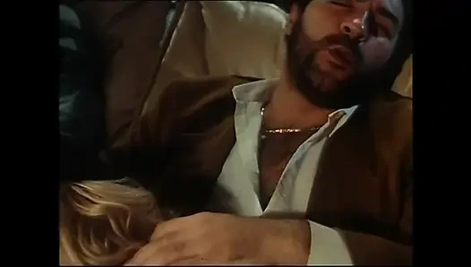 Трех ненасытных винтажных шлюшек с волосатой киской трахнул и кончил большой член