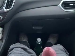 Mă masturbez în timp ce mi-am condus mașina