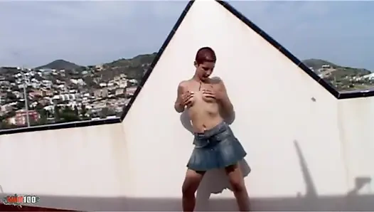 Katia: Katia sange lagi bugil di teras rumah