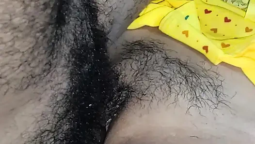 Saya masih perawan! Oh ya, itu sangat bagus! Perlahan menembus vagina saya di video India Tamil ini.